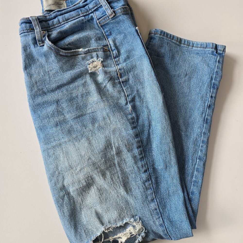 Universal Thread High Rise 90s Slim Ripped Jeans Size 14
